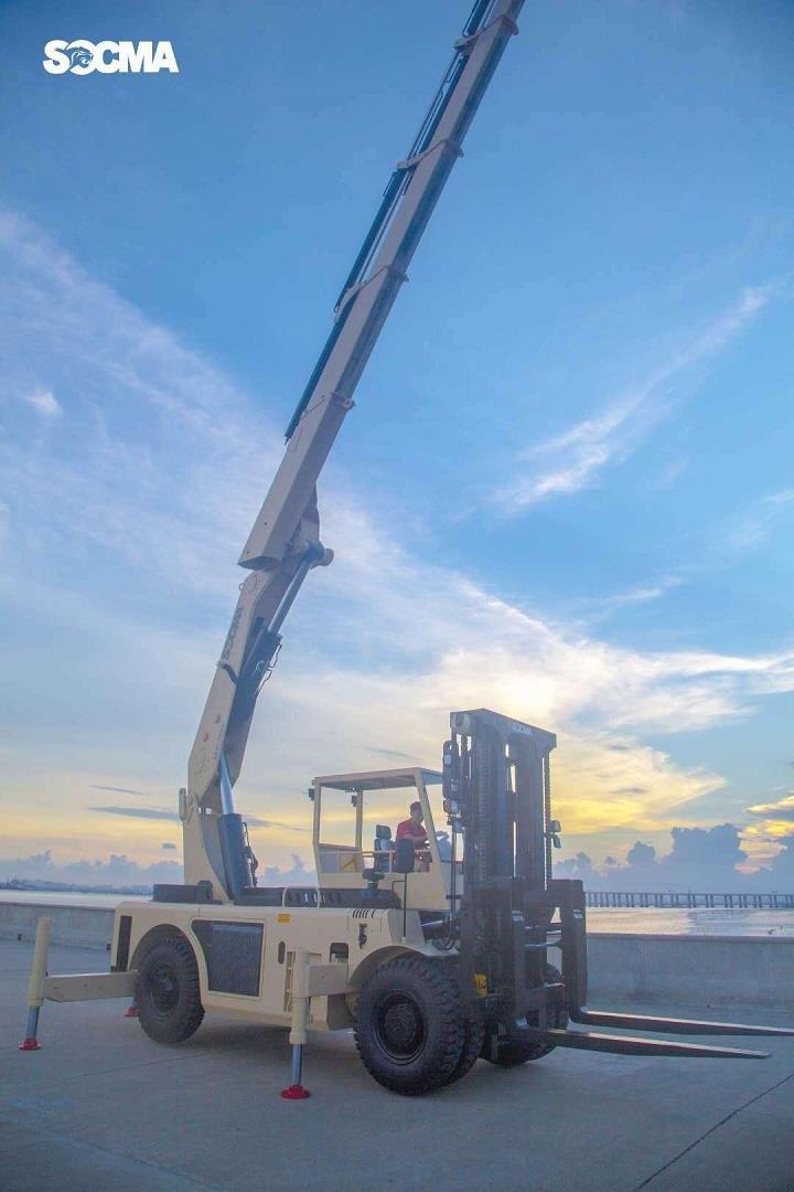 Heavy duty forklift crane 15 ton 03