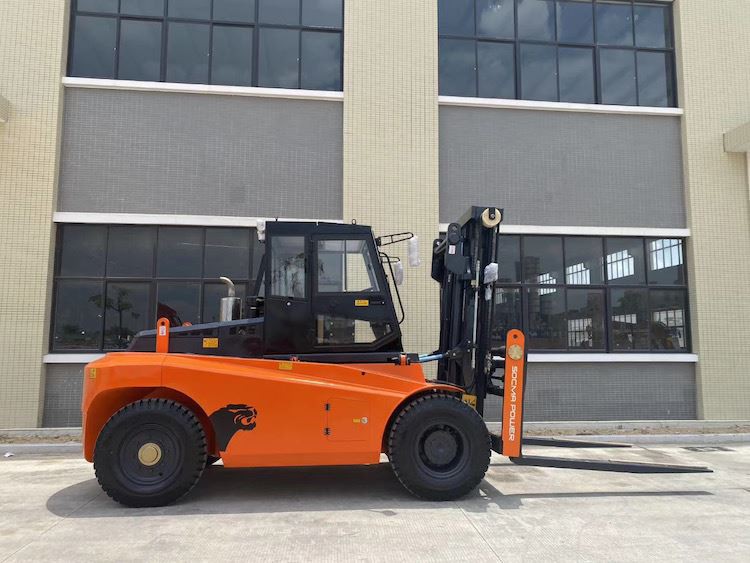 13.5 ton forlift4