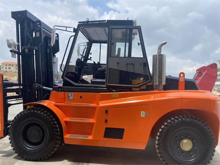 13.5 Ton High Quality Diesel Heavy Forklift